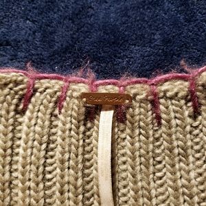 Sweater type blouse.